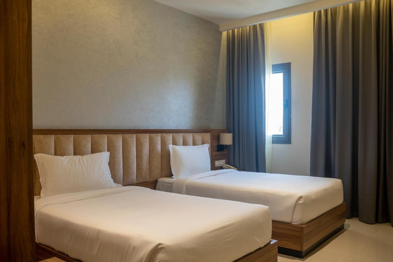 The Plaza Hotel & Resort Salalah Bagian luar foto
