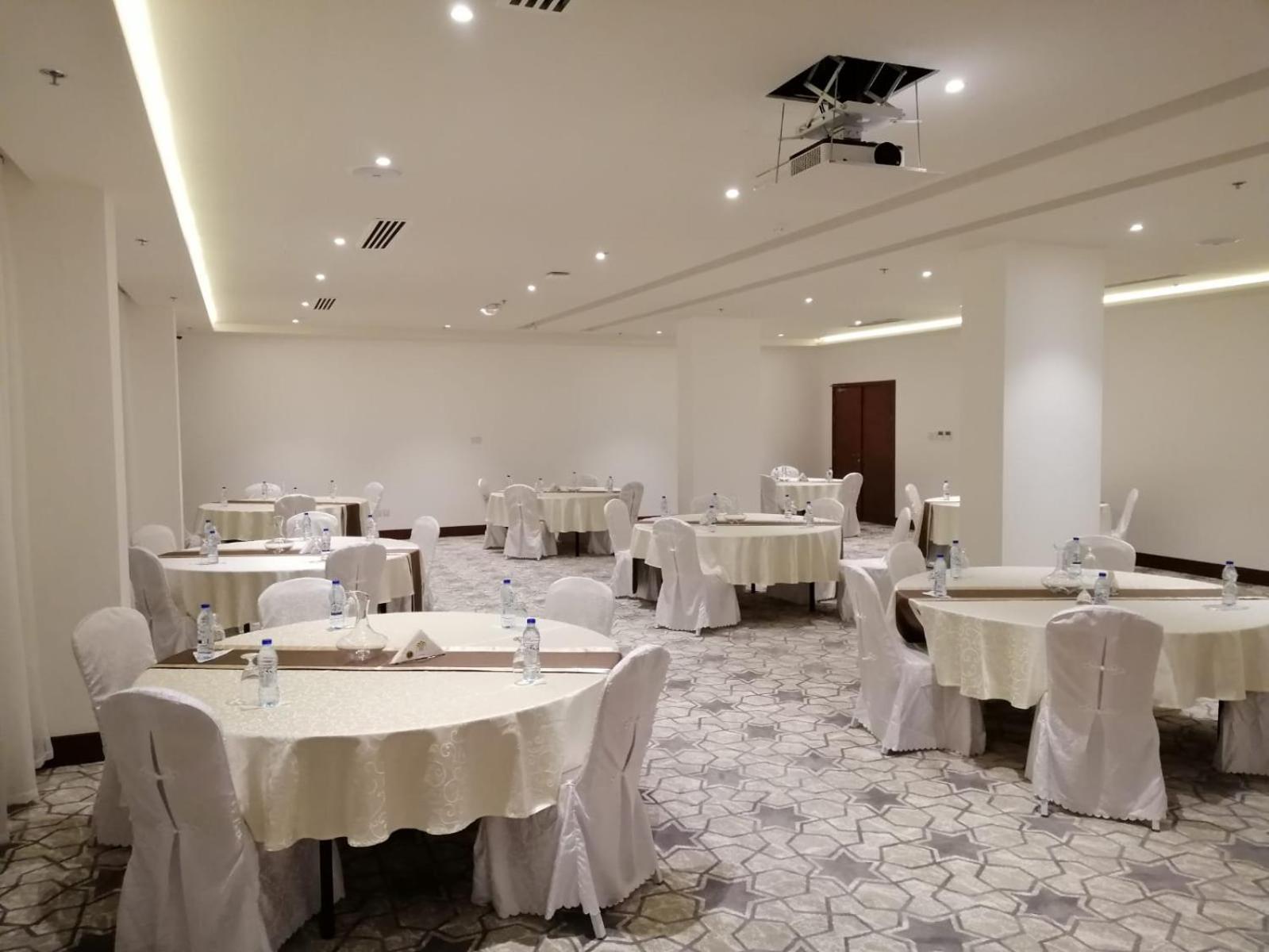 The Plaza Hotel & Resort Salalah Bagian luar foto